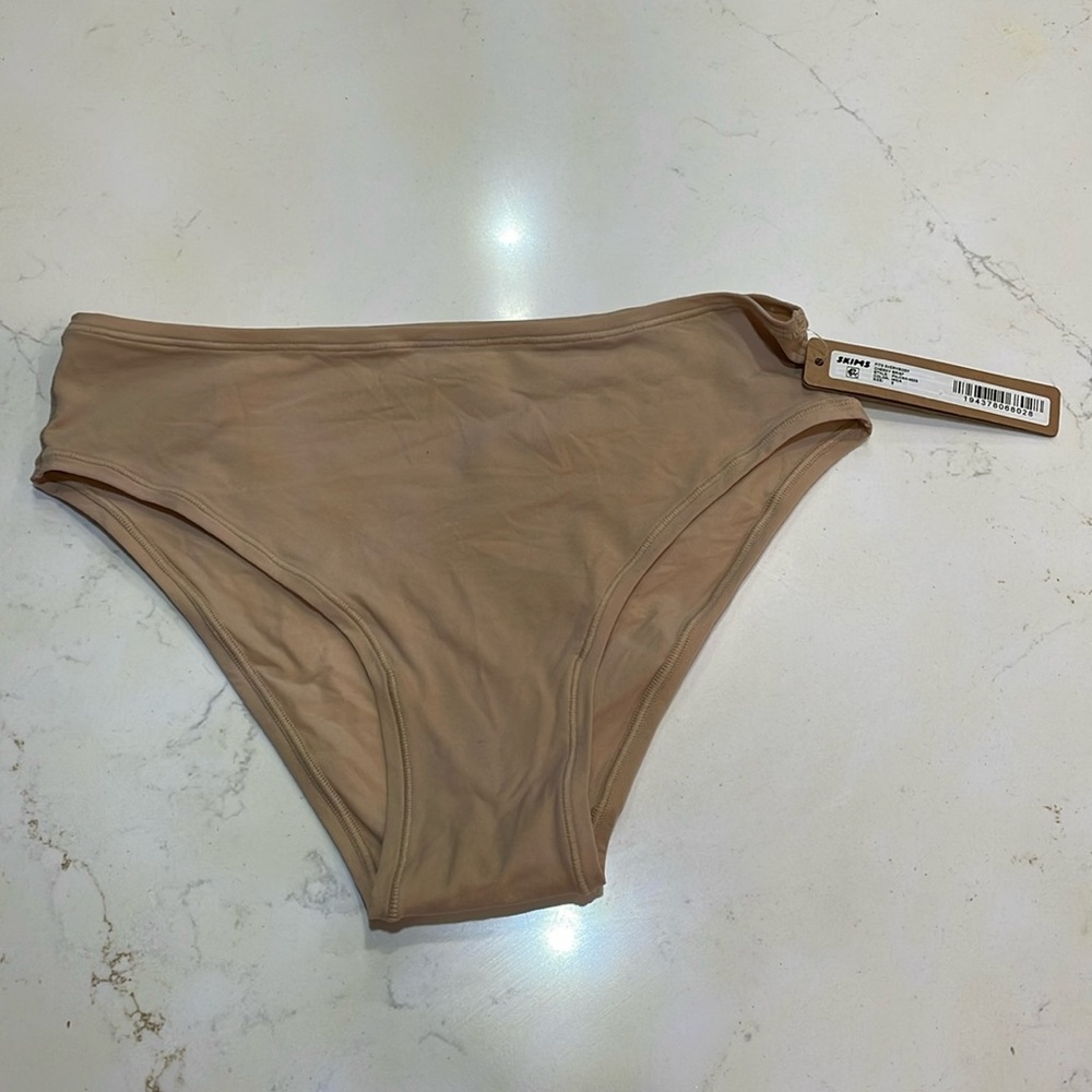 BNWT skims cheeky brief